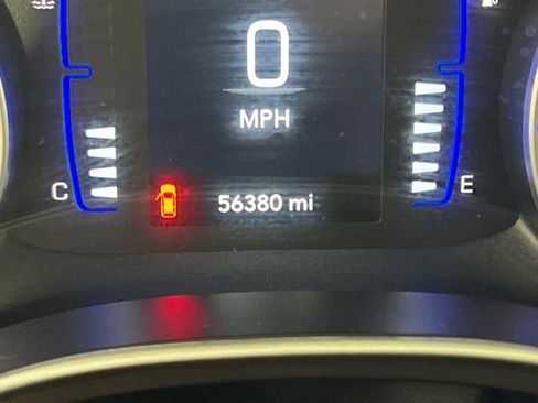 Used 2023 Chrysler Voyager LX image 18