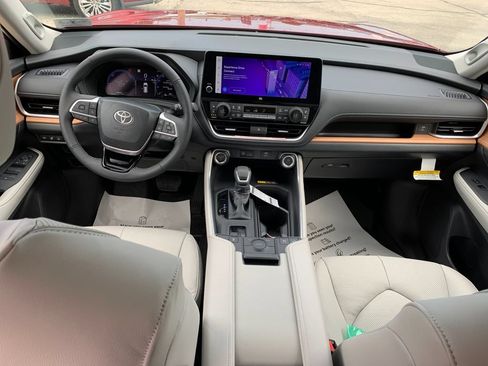 Used 2026 Toyota Grand Highlander AWD Hybrid image 16