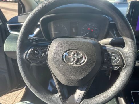 Used 2023 Toyota Corolla LE image 6