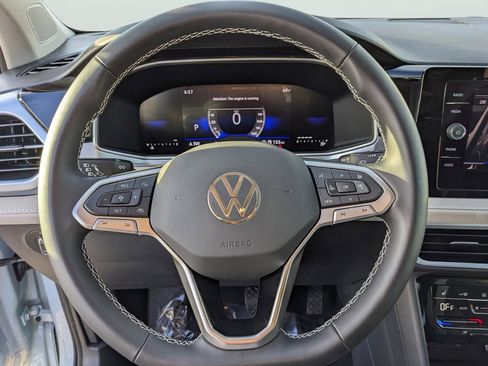 New 2026 Volkswagen Taos SE FWD image 25