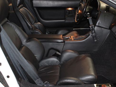 Used 1992 Chevrolet Corvette Coupe RWD image 10