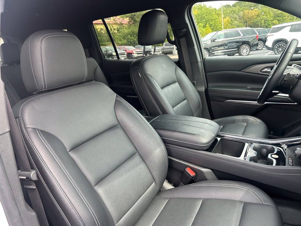 Used 2025 Chevrolet Traverse LT FWD image 36