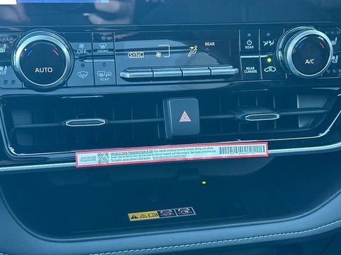 Certified 2026 Toyota Highlander Platinum image 28