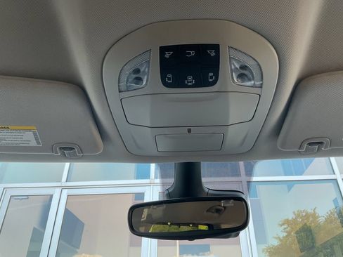Used 2024 Chrysler Pacifica Touring-L FWD image 15