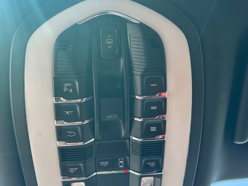 Used 2017 Porsche Macan GTS AWD/4WD image 41