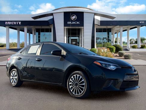 Used 2016 Toyota Corolla LE FWD image 2
