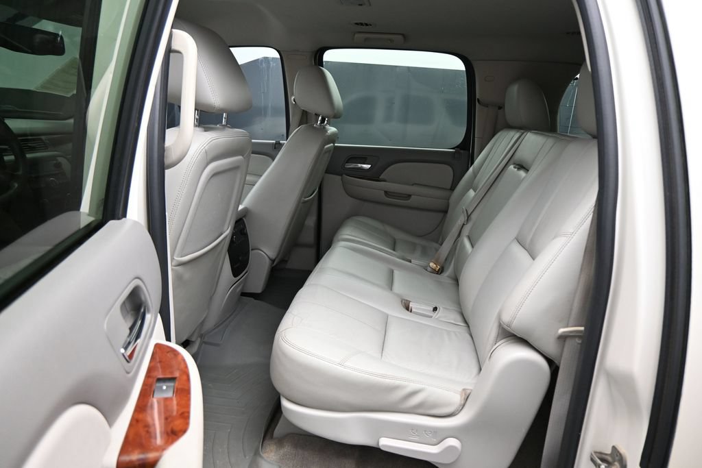Used 2011 GMC Yukon XL SLT w/ SLT-2 Equipment Package AWD/4WD image 23