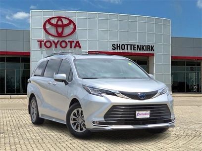 Used 2023 Toyota Sienna XLE