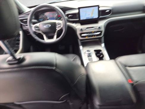 Used 2023 Ford Explorer XLT w/ Equipment Group 202A RWD image 16