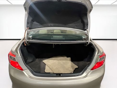 Used 2014 Toyota Camry XLE w/ Leather Package image 19