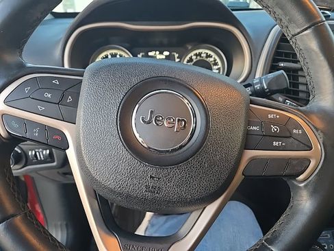 Used 2017 Jeep Cherokee Latitude image 5