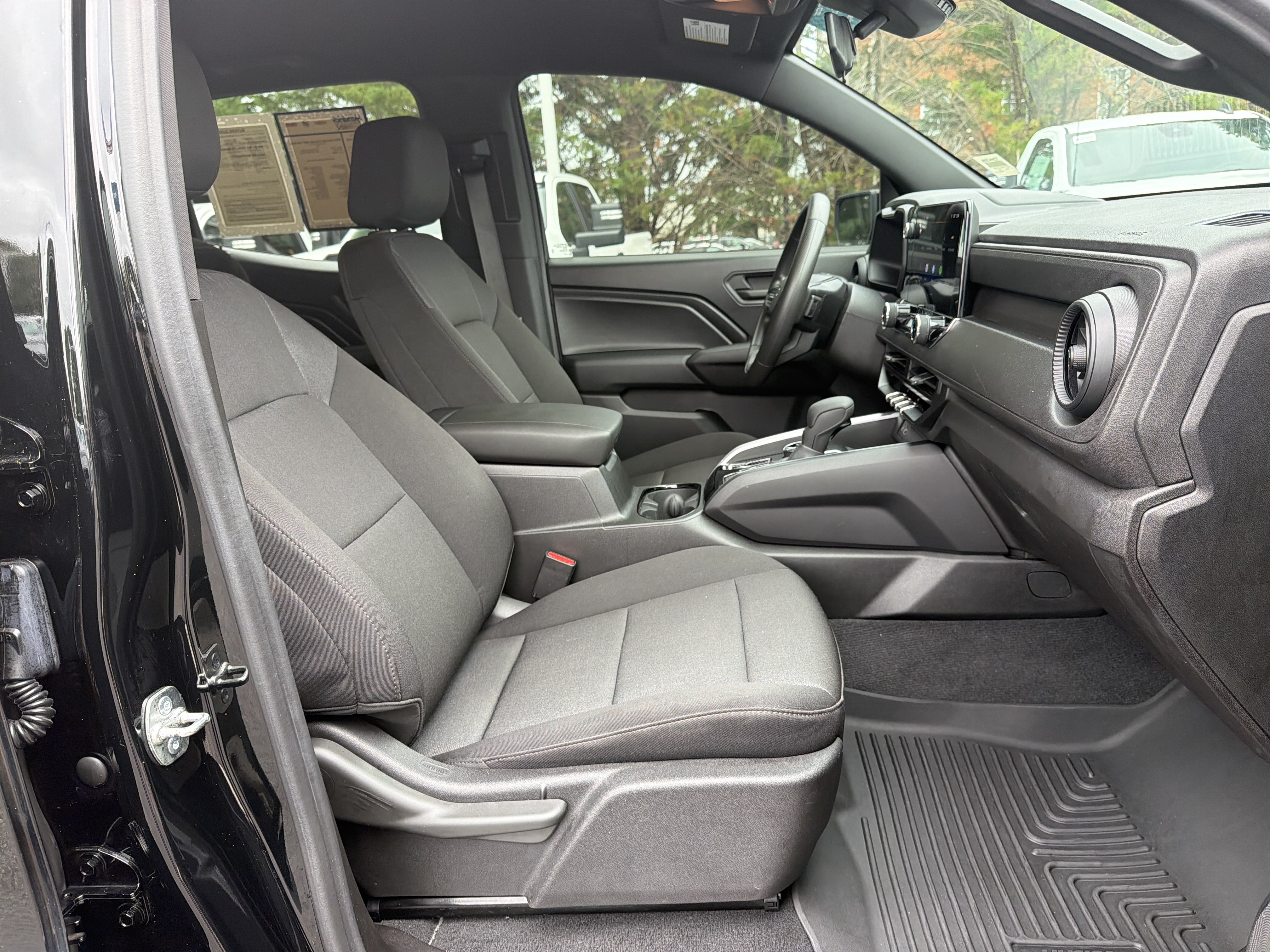 Used 2024 Chevrolet Colorado Trail Boss w/ Technology Package AWD/4WD image 35