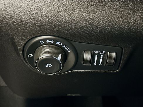 Used 2022 Jeep Compass Altitude w/ Sun and Sound Group image 17