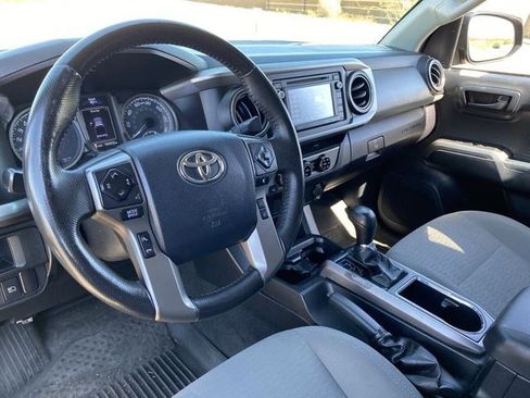 Used 2018 Toyota Tacoma SR5 RWD image 17