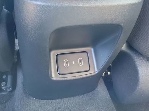 Used 2025 Hyundai Elantra SEL image 19