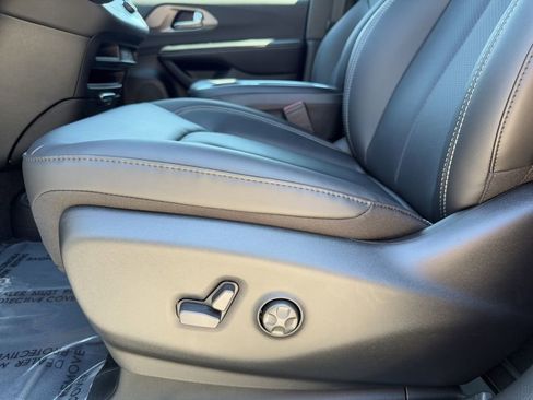 New 2026 Chrysler Pacifica Select FWD image 22