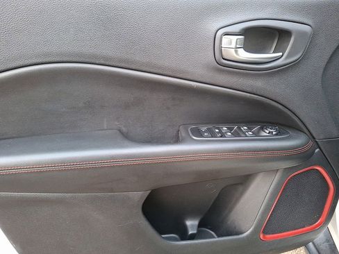 Used 2020 Jeep Compass Trailhawk image 10