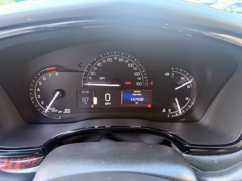 Used 2018 Cadillac XT5 Luxury w/ Driver Awareness Package AWD/4WD image 15
