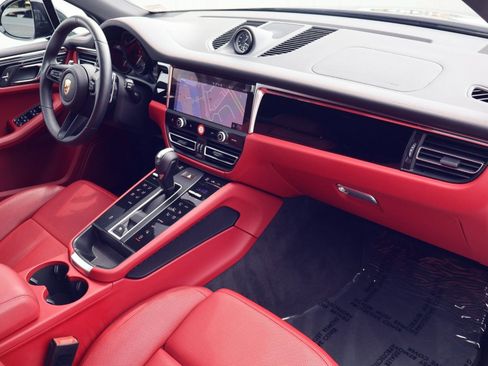 Certified 2025 Porsche Macan image 25
