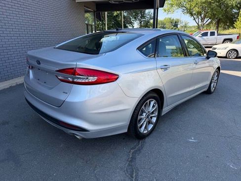Used 2017 Ford Fusion SE FWD image 7
