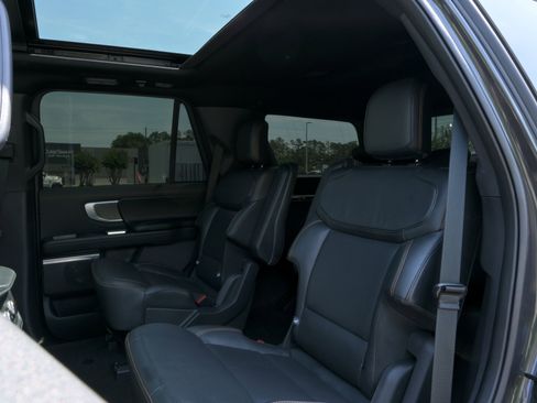Used 2025 Ford Expedition Tremor AWD/4WD image 13