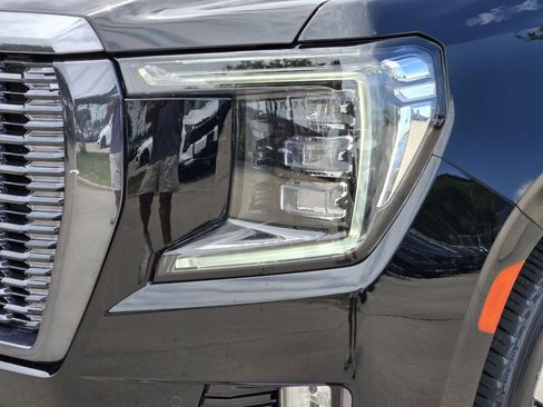 Used 2023 GMC Yukon Denali Ultimate AWD/4WD image 15