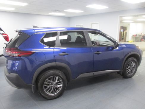 Used 2023 Nissan Rogue S image 4