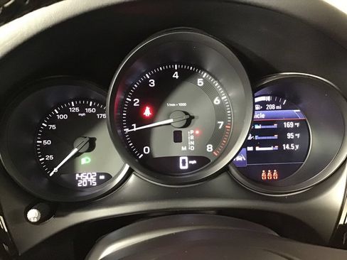 Certified 2023 Porsche Macan Turbo AWD/4WD image 28