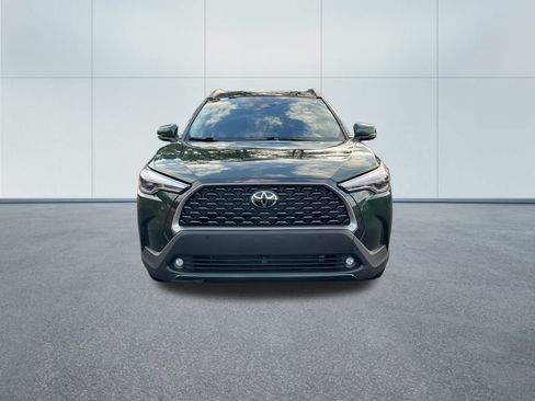 Used 2024 Toyota Corolla Cross XLE image 3