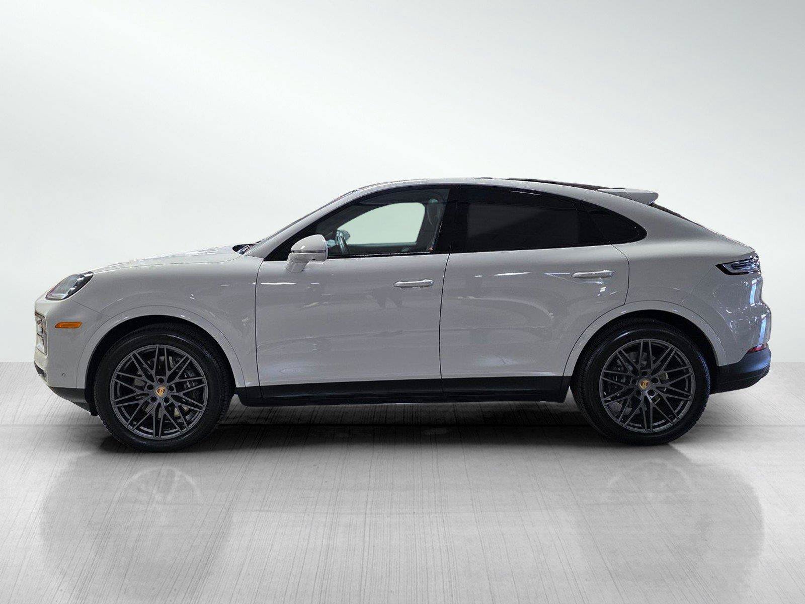 Used 2024 Porsche Cayenne Coupe AWD/4WD image 4