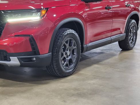 Used 2025 Honda Pilot TrailSport image 17