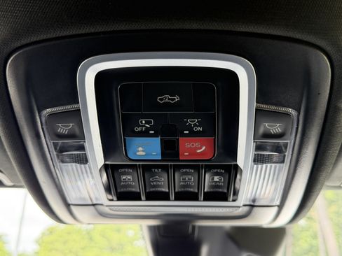 Used 2025 RAM 1500 Limited w/ Off Road Group AWD/4WD image 32