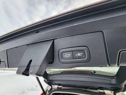 Used 2025 Volvo XC60 B5 Core image 39