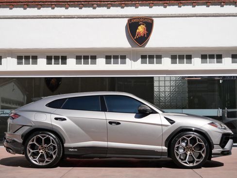 Used 2023 Lamborghini Urus Performante AWD/4WD image 2