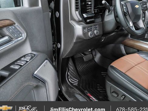 Used 2024 Chevrolet Silverado 2500 High Country w/ Technology Package AWD/4WD image 8