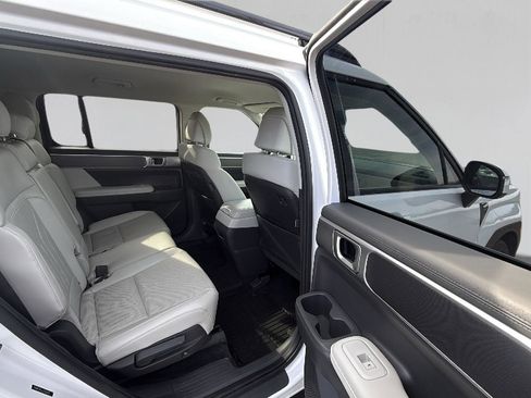 Used 2025 Hyundai Santa Fe SEL image 17