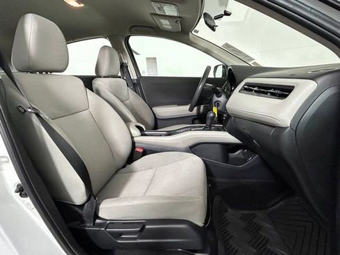 Used 2022 Honda HR-V LX image 9