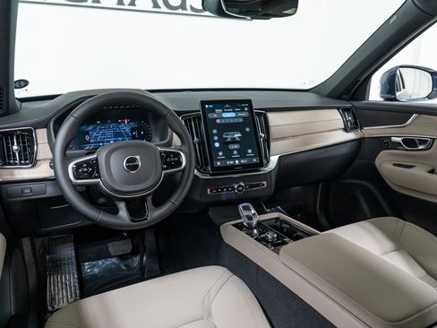 New 2026 Volvo XC90 B6 Core image 16