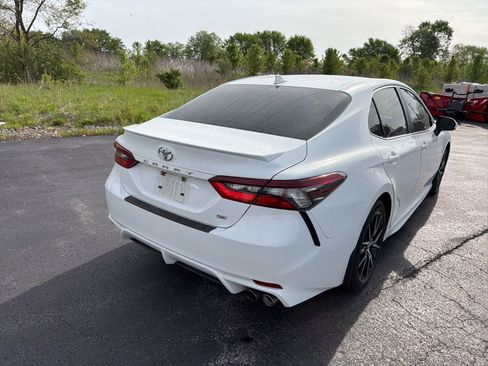 Used 2023 Toyota Camry SE w/ Cold Weather Package FWD image 9