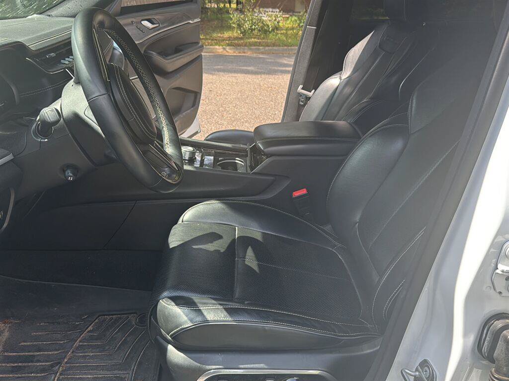 Used 2021 Jeep Grand Cherokee L Overland w/ Advanced Protech Group III AWD/4WD image 4