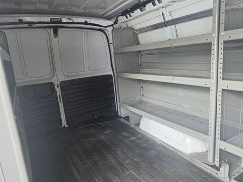 Used 2019 Chevrolet Express 2500 RWD image 8