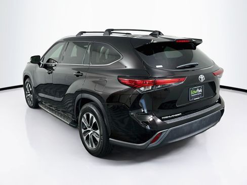Used 2022 Toyota Highlander XLE FWD image 5