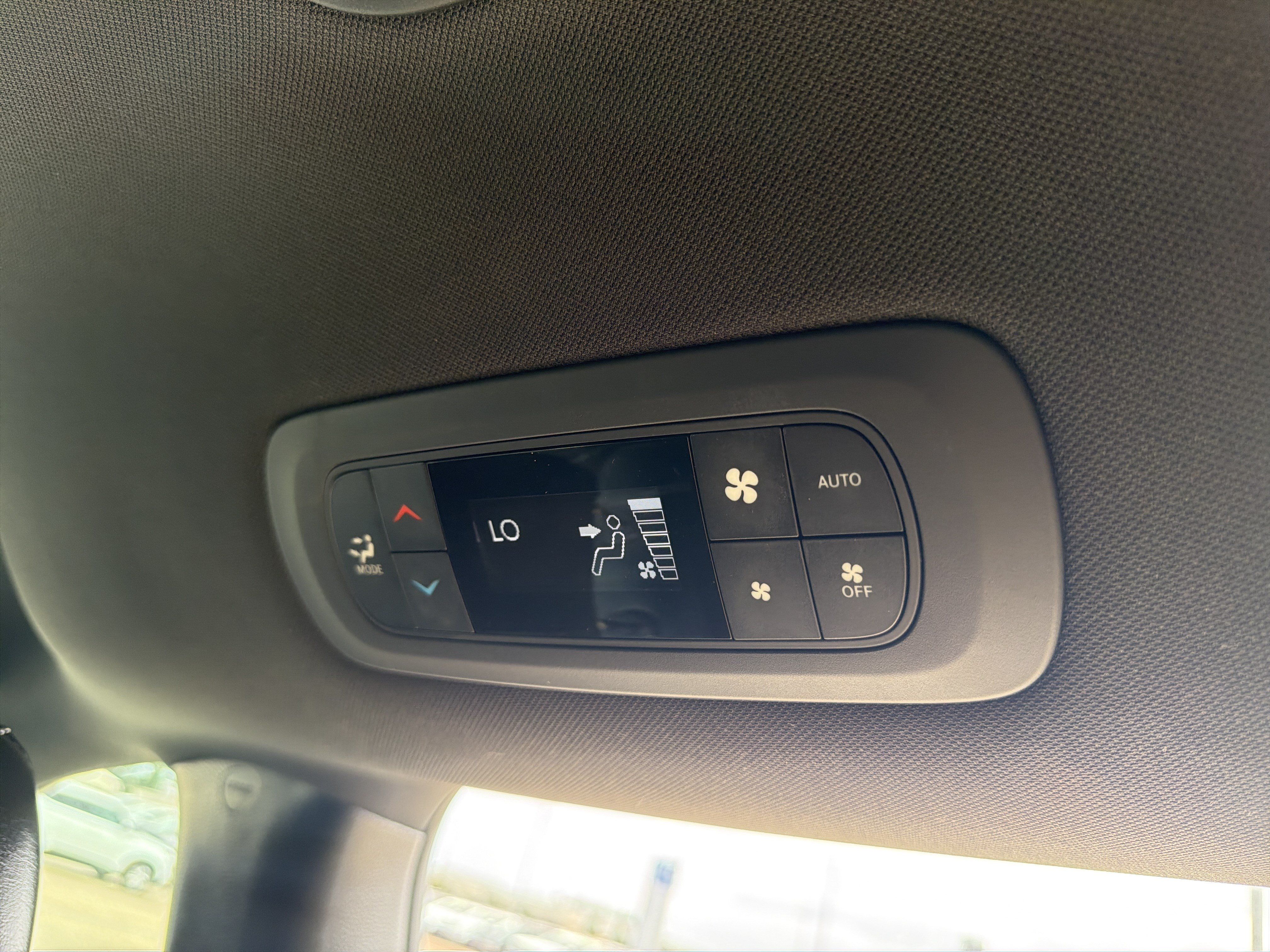 Used 2025 Chrysler Pacifica Select FWD image 10