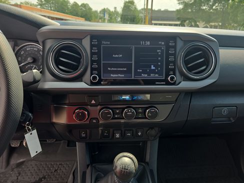 Used 2022 Toyota Tacoma TRD Sport w/ Technology Package AWD/4WD image 23