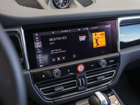 Certified 2026 Porsche Macan AWD/4WD image 23