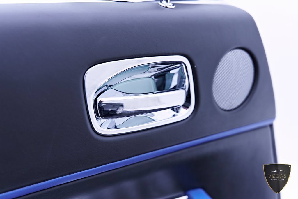 Used 2019 Rolls-Royce Dawn RWD image 41