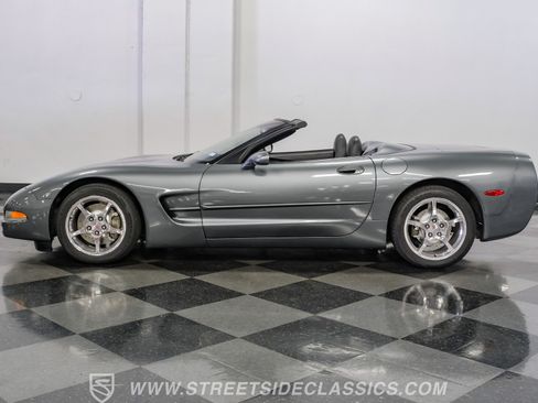 Used 2003 Chevrolet Corvette Convertible w/ Preferred Equipment Group1 RWD image 2