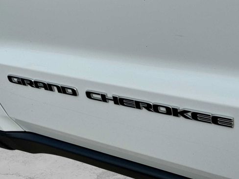 Used 2020 Jeep Grand Cherokee Limited AWD/4WD image 12
