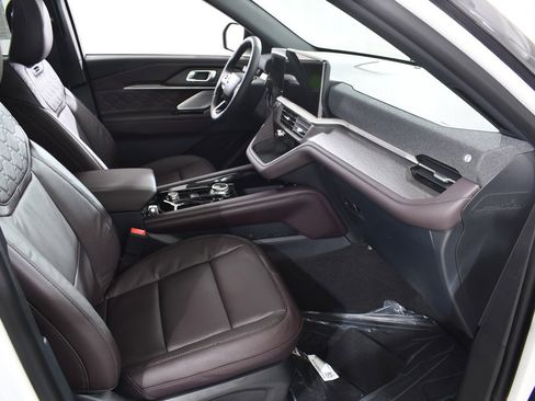 New 2026 Ford Explorer Platinum w/ LUX Leather Package image 10