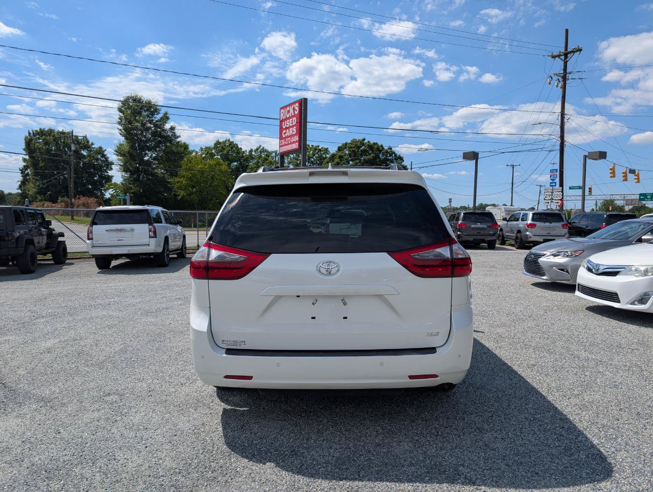 Used 2020 Toyota Sienna XLE w/ XLE Navigation Package FWD image 8